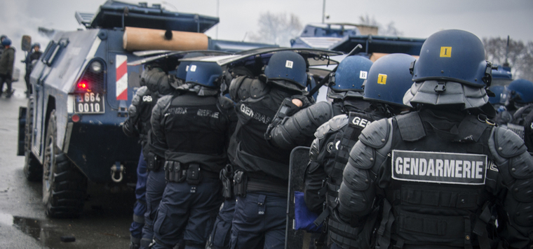 Peloton de gendarmes mobiles en intervention © MI/SG/DICOM/ALejeune