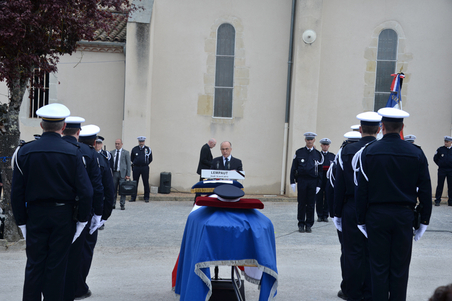 Hommage de Bernard Cazeneuve au Lieutenant Benoît Vautrin © MI/SG/Dicom/A.Lejeune