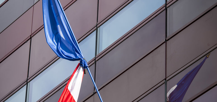 Drapeau en berne © MI/SG/Dicom/F.Pellier