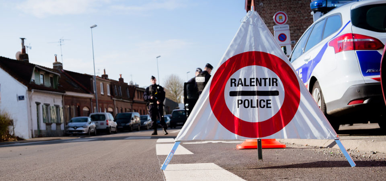 Panneau ralentir police