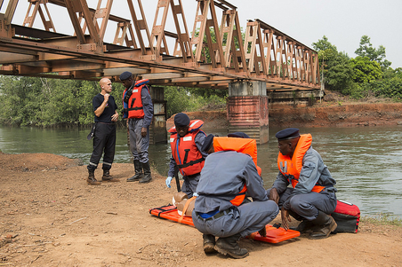 La protection civile guinéenne formée à Kafiliyah par l’UIISC de Nogent-le-Rotrou © MI/SG/Dicom/F.Pellier