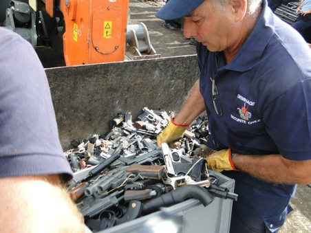 83 armes à feu et 2 417 munitions déposées dans les points de collecte en  Martinique - Martinique la 1ère