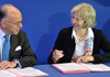 Bernard Cazeneuve et Thereza may lors de la signature de la Convention à Calais le 20 août 2015 . Photo MI/ SG/ DICOM/P. Chabaud 