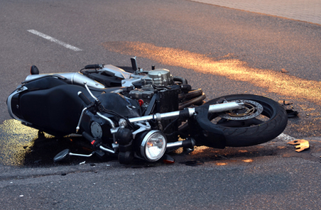 Image d'un accident de moto sur la route