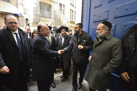 Image du ministre de l'Intérieur rencontrant la communauté juive à Sarcelles