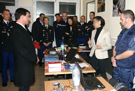 Le ministre de l'Intérieur visite la section de recherches de Paris © SR 75
