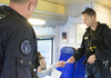 Photo de réservistes de la gendarmerie effectuant un contrôle dans un train © MI/SG/Dicom/E.Delelis