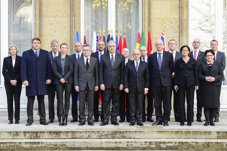Photo de famille des membres du G10 à l'issue du sommet sécurité du 11 janvier à Paris