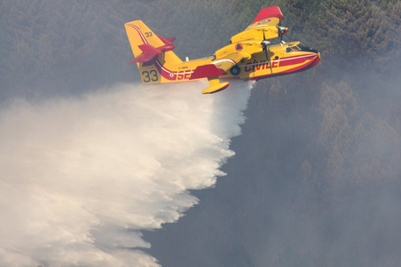 Trois Canadairs engagés sur les feux de forêts au Portugal - Crédit photo : Alban Jimenez / Sécurité civile