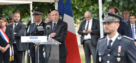 Remise de médailles aux fonctionnaires de police qui sont intervenus lors de l’attentat de Saint-Etienne du Rouvray
